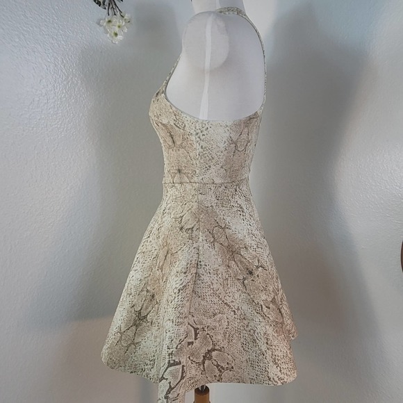 SILENCE + NOISE URBAN OUTFITTERS ROXY SNAKE PRINT SCUBA MINI A-LINE DRESS SZ: XS - Picture 9 of 12